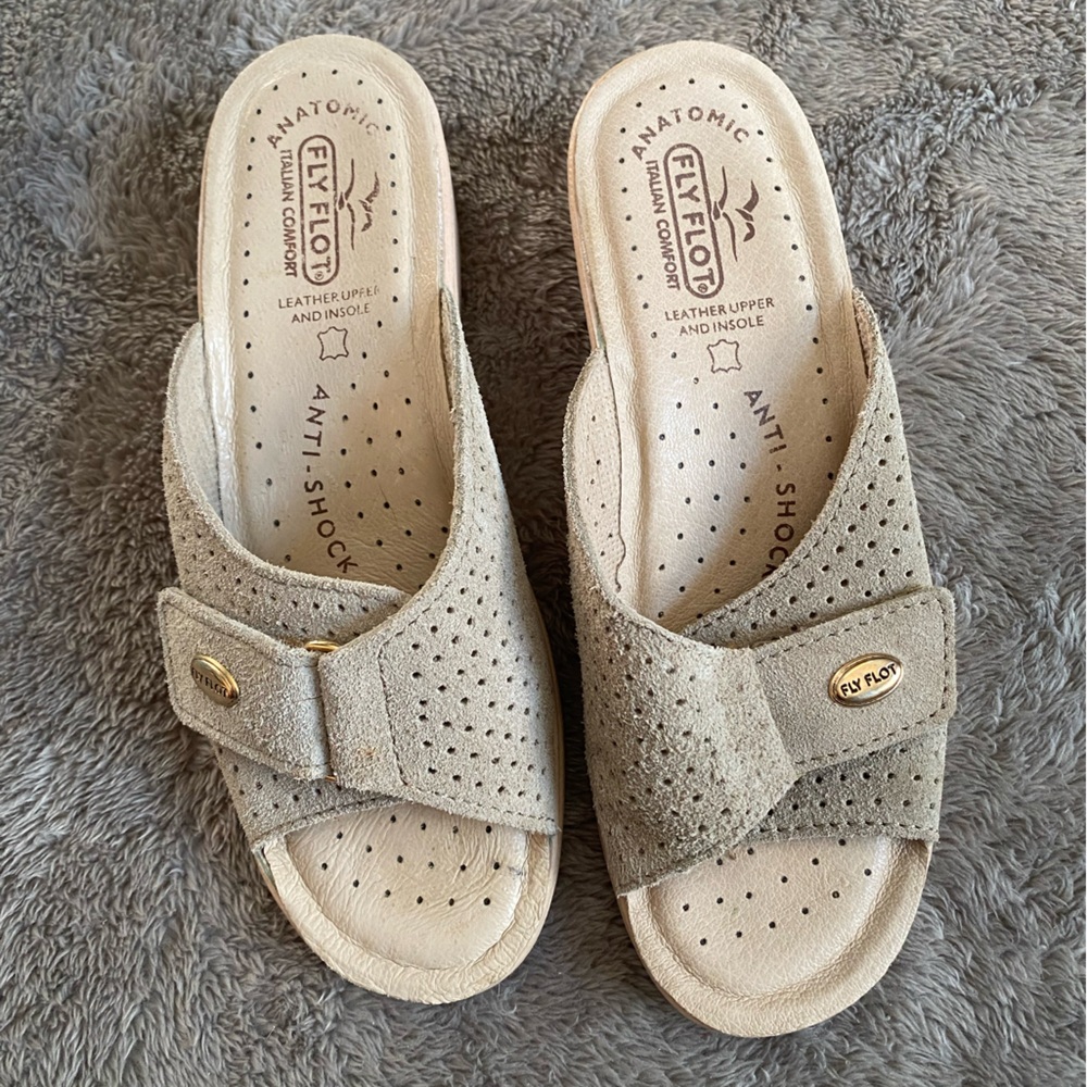 Fly Flot Slide size 6 Beige Suede Slide